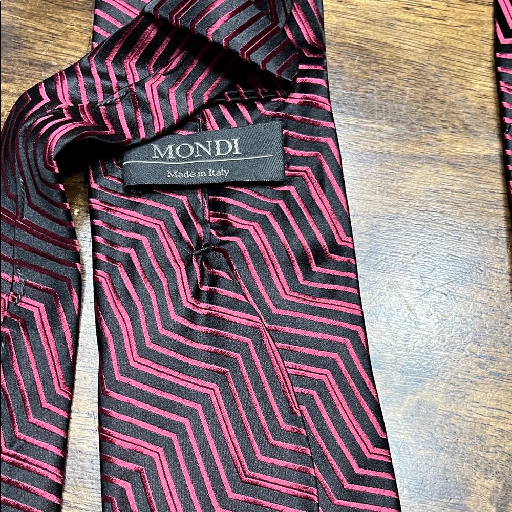 Mondi Black and Pink Zigzag Tie